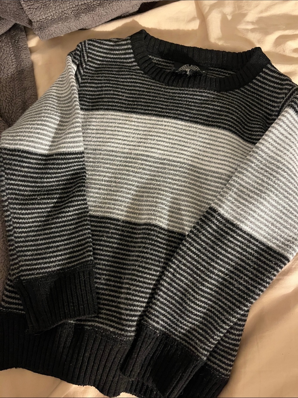 Striped Black and Gray kids Crewneck Sweater size 3t